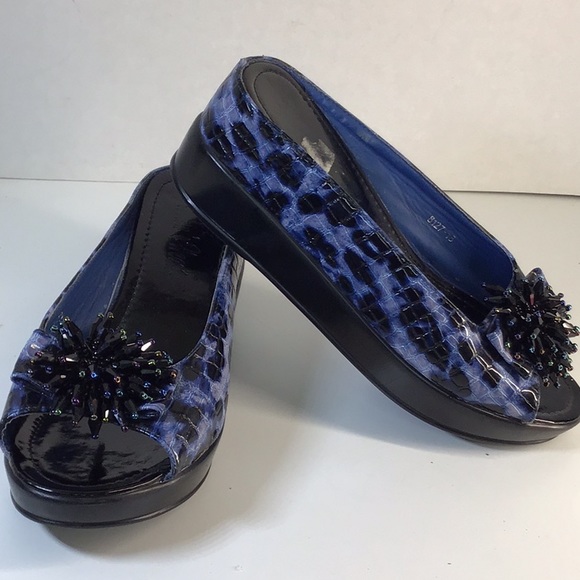 Helen’s Heart Size 10 Light and dark blue w/accent - Picture 5 of 5